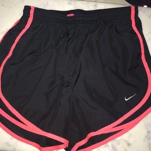 Nike dri-fit shorts (S)